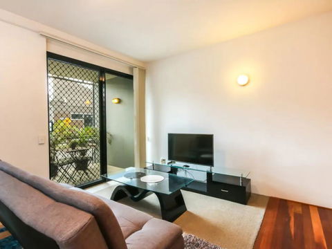 Contemporary 1 Bedroom Teneriffe Apartment With Pool And Gym - Kalgoorlie Accommodation 0