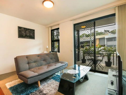 Contemporary 1 Bedroom Teneriffe Apartment With Pool And Gym - Kalgoorlie Accommodation 1