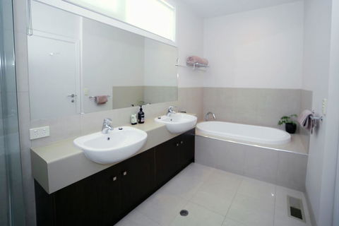 Coral Cove - Kalgoorlie Accommodation 2
