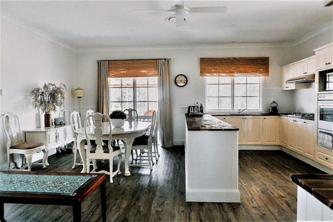 Corunna Station Country House - Kalgoorlie Accommodation 3