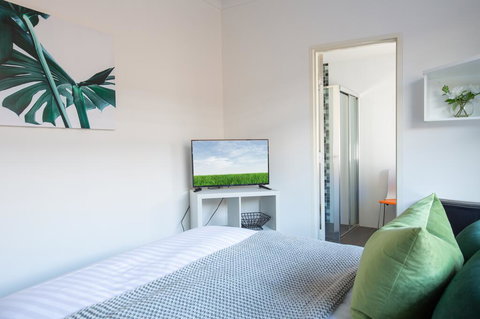 Cosy And Bright Studio Next To Westmead Hospital - Kalgoorlie Accommodation 1