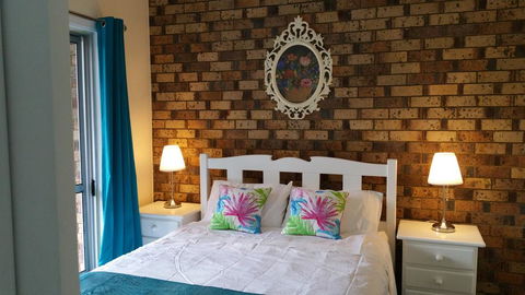 Country Charm - Kalgoorlie Accommodation 0