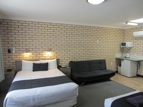 Cowra Crest Motel - Kalgoorlie Accommodation 3