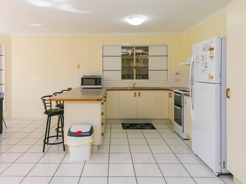 Cozy Family Holiday House - Kalgoorlie Accommodation 3