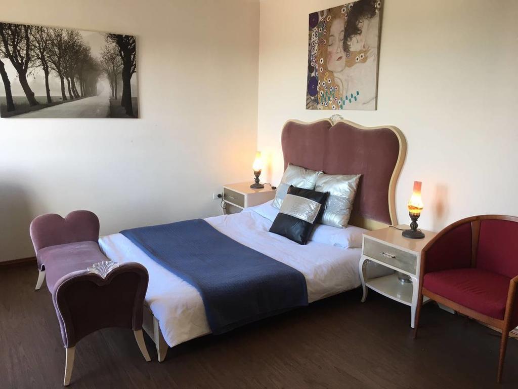Beverly Hills NSW Kalgoorlie Accommodation