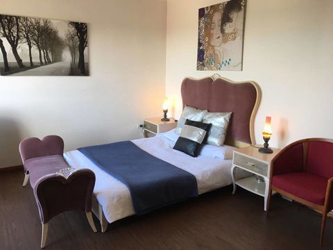 CozyStudioUnit In BeverlyHills (Train Accessible) - Kalgoorlie Accommodation 0