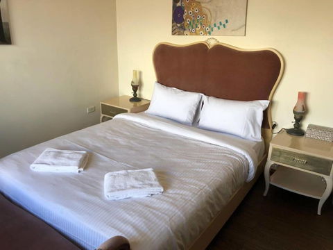 CozyStudioUnit In BeverlyHills (Train Accessible) - Kalgoorlie Accommodation 1