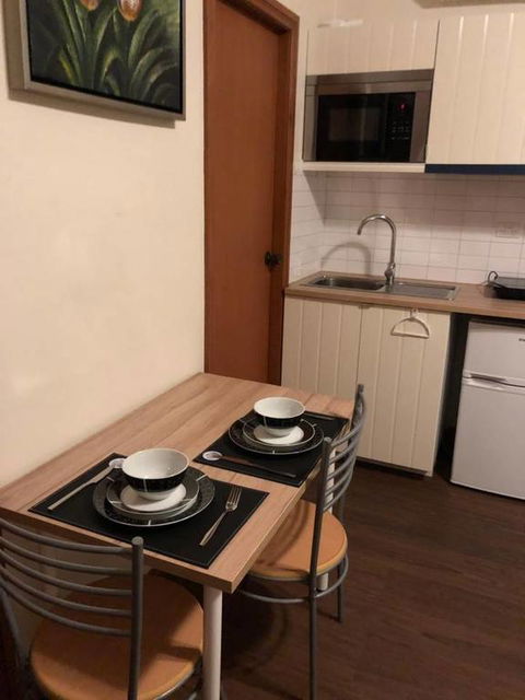 CozyStudioUnit In BeverlyHills (Train Accessible) - Kalgoorlie Accommodation 3