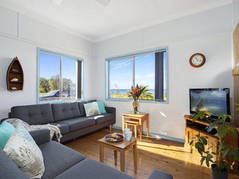 Crystal Blue - Views Across The Bay - Kalgoorlie Accommodation 1