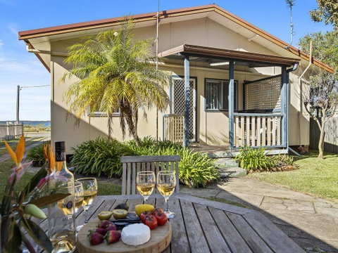 Crystal Blue - Views Across The Bay - Kalgoorlie Accommodation 3