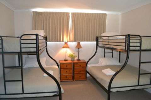 Cypress Drive Town House - Kalgoorlie Accommodation 1