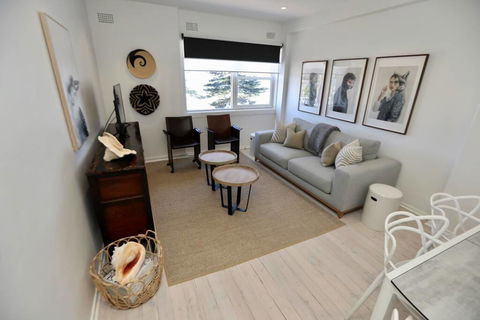 D'Luxe Designer Den Bondi-Ocean View Apartment - Kalgoorlie Accommodation 3