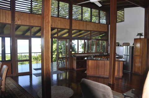 Daintree Oceanview Retreat - Holiday Home - Kalgoorlie Accommodation 2