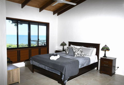 Daintree Oceanview Retreat - Holiday Home - Kalgoorlie Accommodation 3