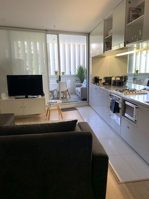 Darlinghurst Spacious Apartment With Balcony And Pool With Harbour Views - Kalgoorlie Accommodation 3