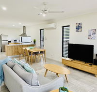 DAYDREAMING Airlie Beach Water views  only 200m to boardwalk. - Kalgoorlie Accommodation