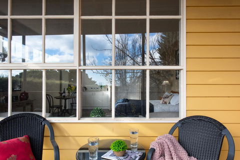 Daylesford House Studio - Kalgoorlie Accommodation 2