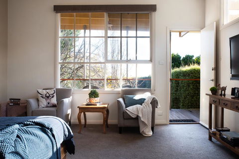 Daylesford House Studio - Kalgoorlie Accommodation 0