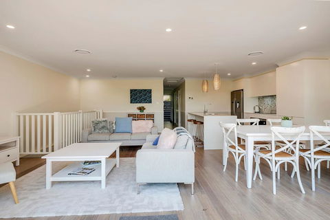 DESIGNER HOLIDAY BEACH PAD // 4 BED // COPA - Kalgoorlie Accommodation 3