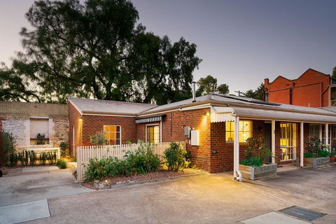 Designer Town Villa - Kalgoorlie Accommodation 2