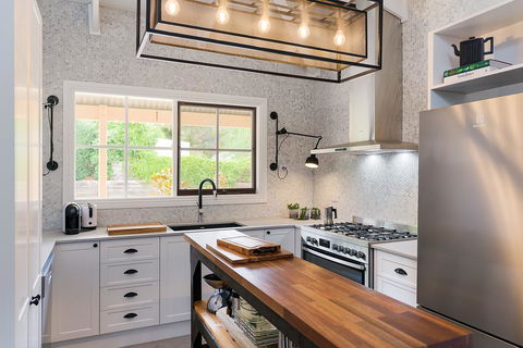 Designer Town Villa - Kalgoorlie Accommodation 1