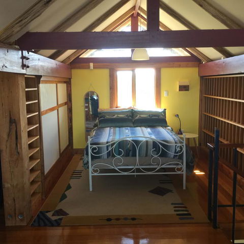 Dolphin Beach House - Kalgoorlie Accommodation 3