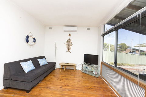 DOUGLAS COTTAGE FORSTER - Kalgoorlie Accommodation 2