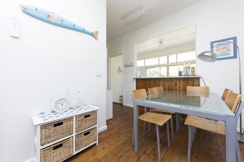 DOUGLAS COTTAGE FORSTER - Kalgoorlie Accommodation 3