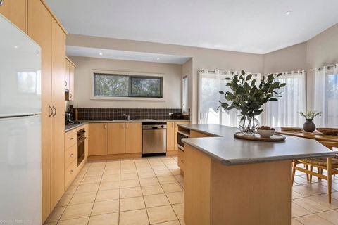 DRIFTWOOD VILLA - Free Wifi, Walk To Beach - Kalgoorlie Accommodation 3