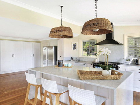 Duncraig House - Open Fireplace, Spa, Pet Friendly - Kalgoorlie Accommodation 3