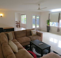 Edge Hill Clean  Green Cairns 7 Minutes from the Airport 7 Minutes to Cairns CBD  Reef Fleet Terminal - Kalgoorlie Accommodation