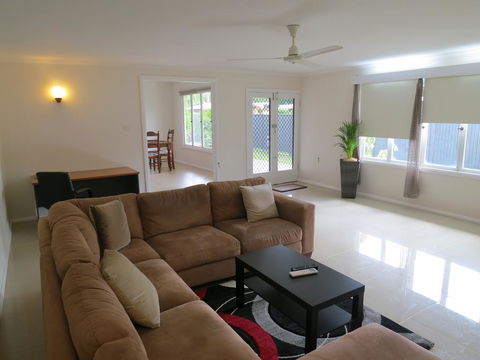Edge Hill Clean & Green Cairns, 7 Minutes From The Airport, 7 Minutes To Cairns CBD & Reef Fleet Terminal - Kalgoorlie Accommodation 0