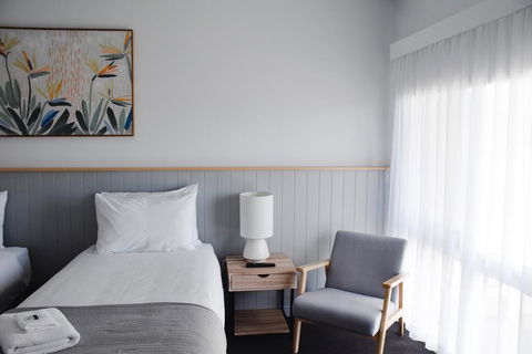 Eight Spence - Kalgoorlie Accommodation 1