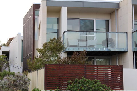 Eighty Eight - Kalgoorlie Accommodation 0