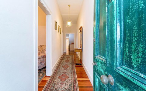 Eliza 1875 Red Brick Duplex Townhouse - Kalgoorlie Accommodation 1