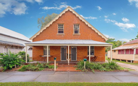 Eliza 1875 Red Brick Duplex Townhouse - Kalgoorlie Accommodation 0