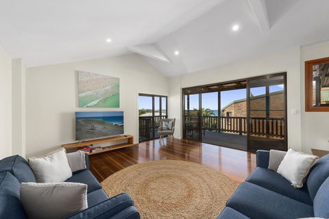 Emerald Seas Beach House - Kalgoorlie Accommodation 0