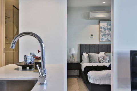 EQ TOWER Melbourne CBD APT - Kalgoorlie Accommodation 1