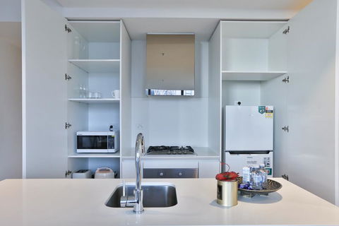EQ TOWER Melbourne CBD APT - Kalgoorlie Accommodation 2
