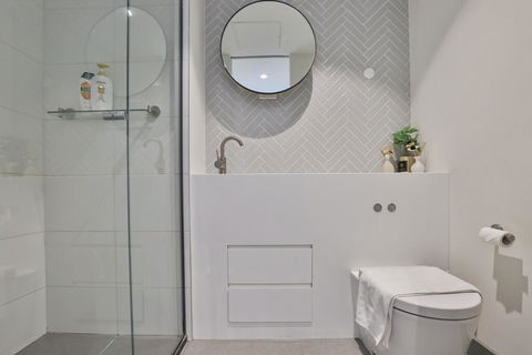 EQ TOWER Melbourne CBD APT - Kalgoorlie Accommodation 3