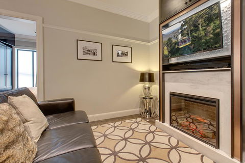 Explore The Blue Mountains On Foot - Kalgoorlie Accommodation 0