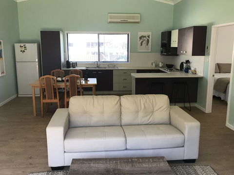 FAIRVIEW 25A - Waterfront Home - Kalgoorlie Accommodation 2
