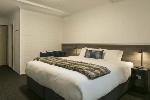 Falls Creek Hotel - Kalgoorlie Accommodation 2