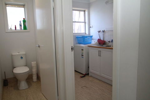 Family Getaway In Sussex - Kalgoorlie Accommodation 2