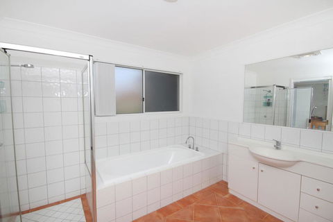 FANTASTIC HOLIDAY UNIT IN A PERFECT LOCATION - Kalgoorlie Accommodation 1