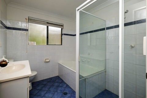 FAR SHORE - Kalgoorlie Accommodation 3