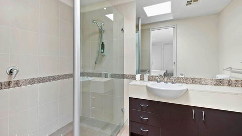 FLORENCE HOUSE Sundrenched Luxury With Pool & Deck - Kalgoorlie Accommodation 2