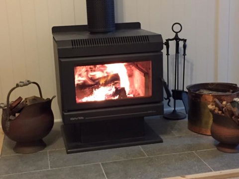FROGGIES HOLIDAY HOUSE - Kalgoorlie Accommodation 2