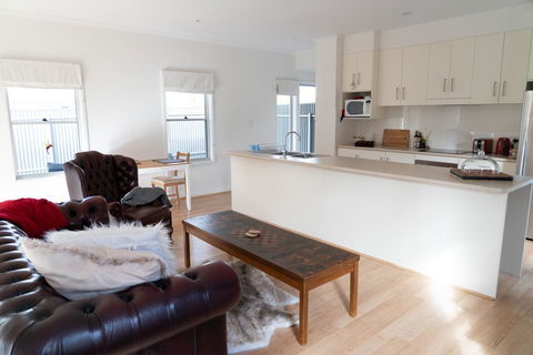 Gawler Townhouse 1 Bedroom - Kalgoorlie Accommodation 0