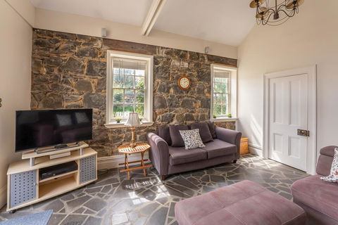 Georgia - Kalgoorlie Accommodation 0